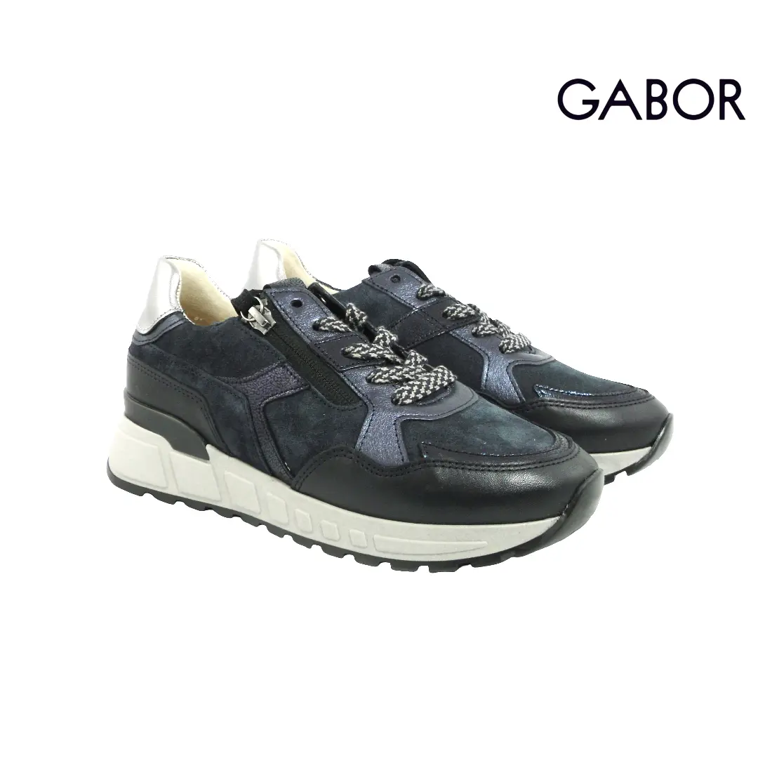 Donkerblauwe sneakers van Gabor met antieks zilveren details, suède, leer, rits en veters voor een luxe uitstraling en optimaal comfort.