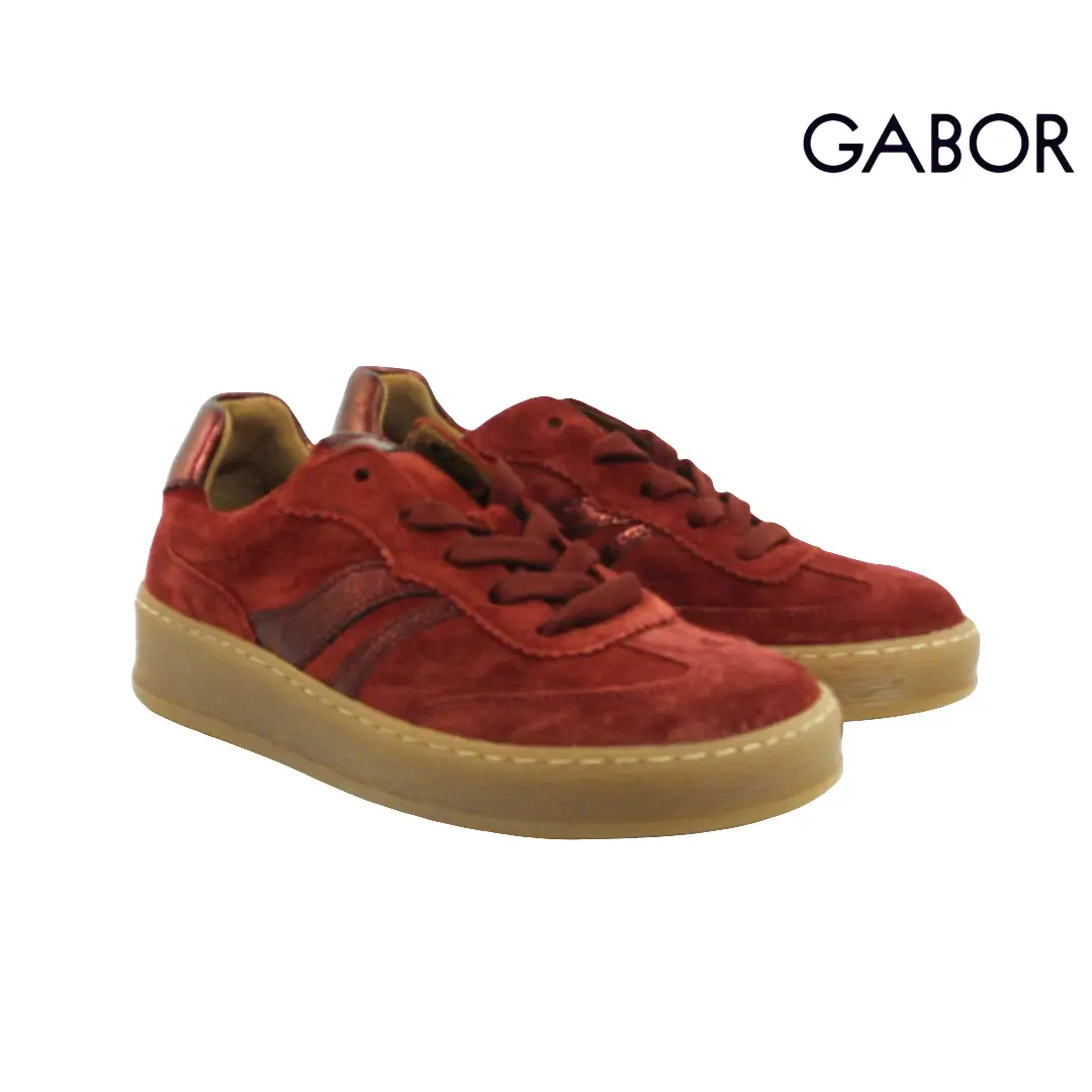 Rode suède sneakers van Gabor met retrolook, rubberen zool en metallic hielaccent.