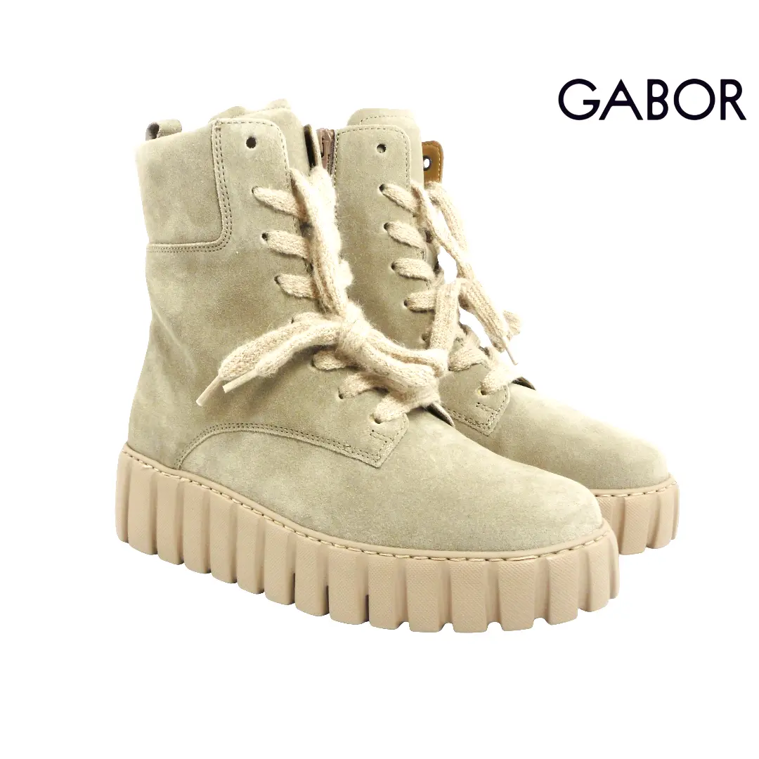 Beige veterlaarzen van Gabor van suède met ritssluiting en grove zool voor extra grip en comfort.