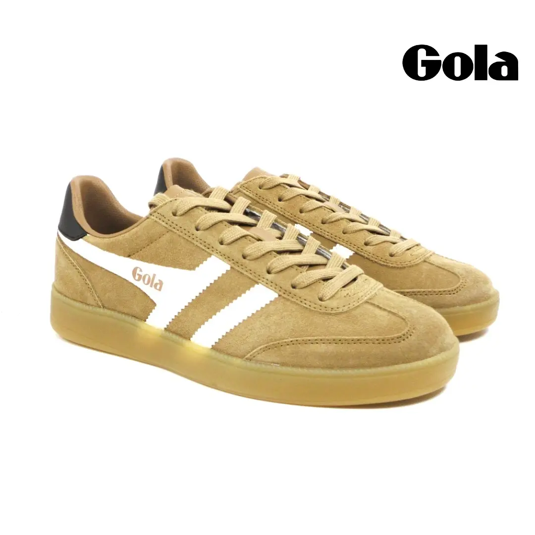 Gola heren sneakers van suède in tobacco met witte strepen, zwarte hiel en rubberen zool.