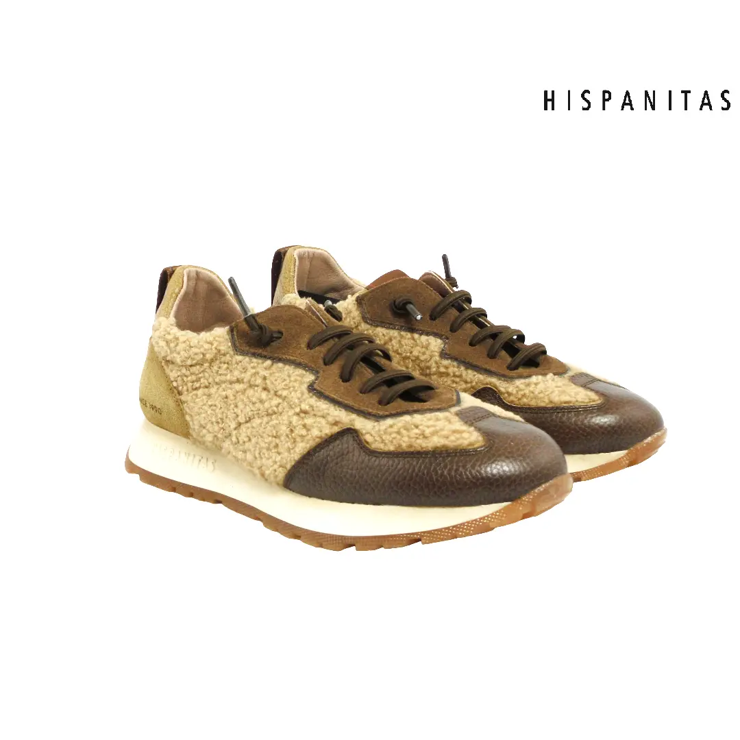 Hispanitas damessneakers in bruin leer en biscuitkleur teddytextiel met lichte zool.